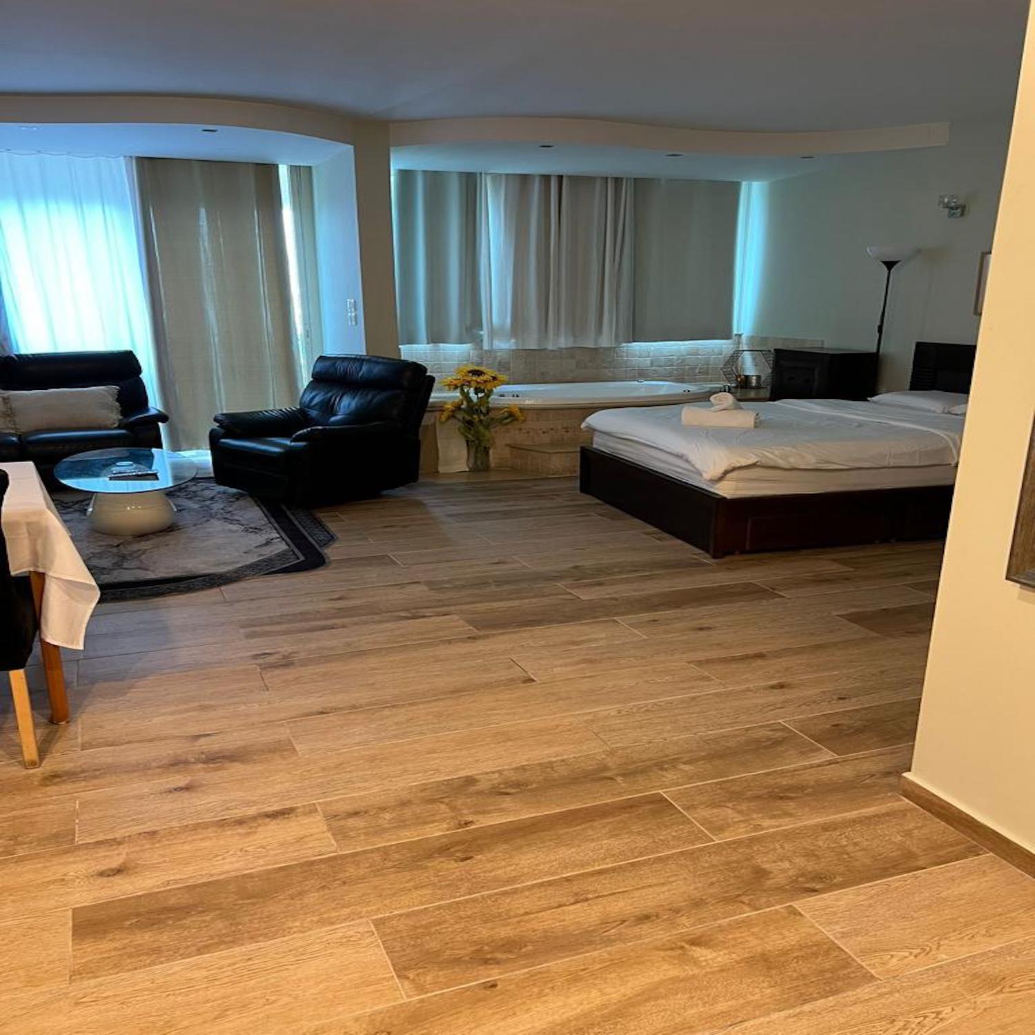 Caesarea Inn Ngoại thất bức ảnh